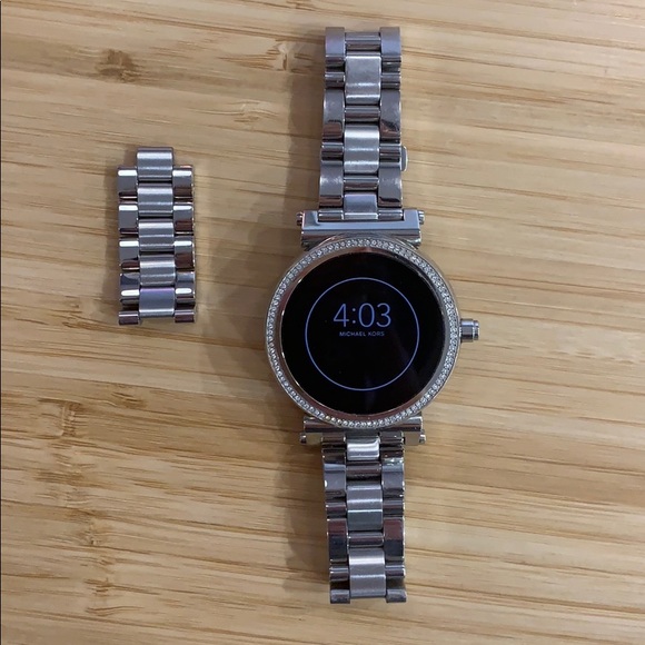 Michael Kors Sofia Smart Watch main image 5
